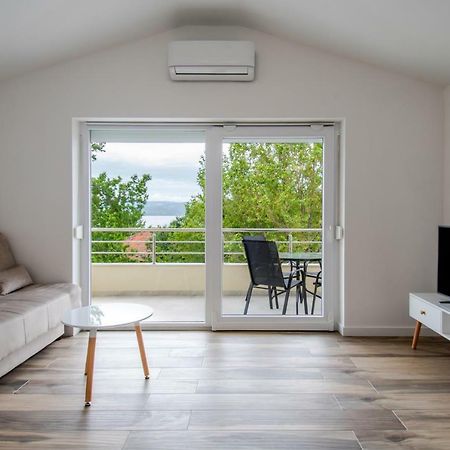 Apartments Mijo Дуги-Рат Экстерьер фото