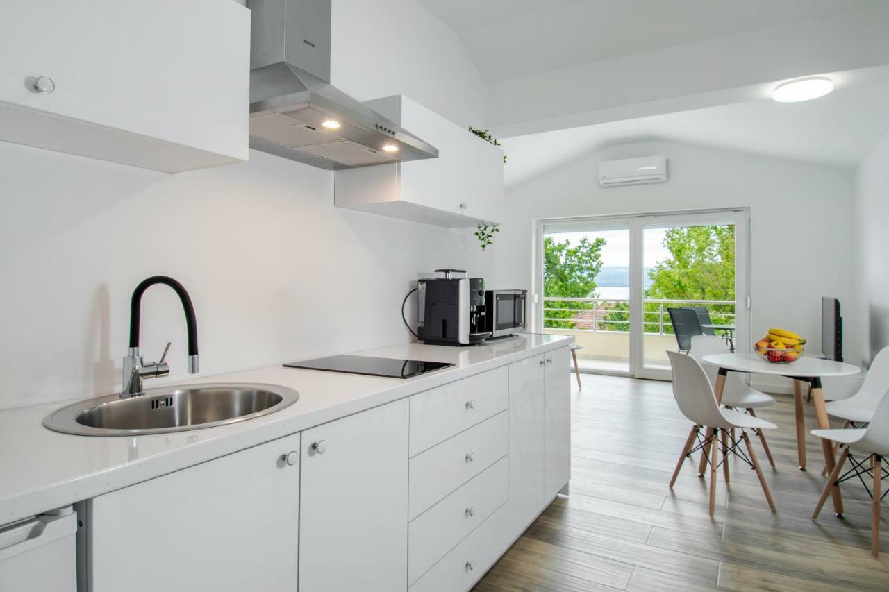 Apartments Mijo Дуги-Рат Экстерьер фото