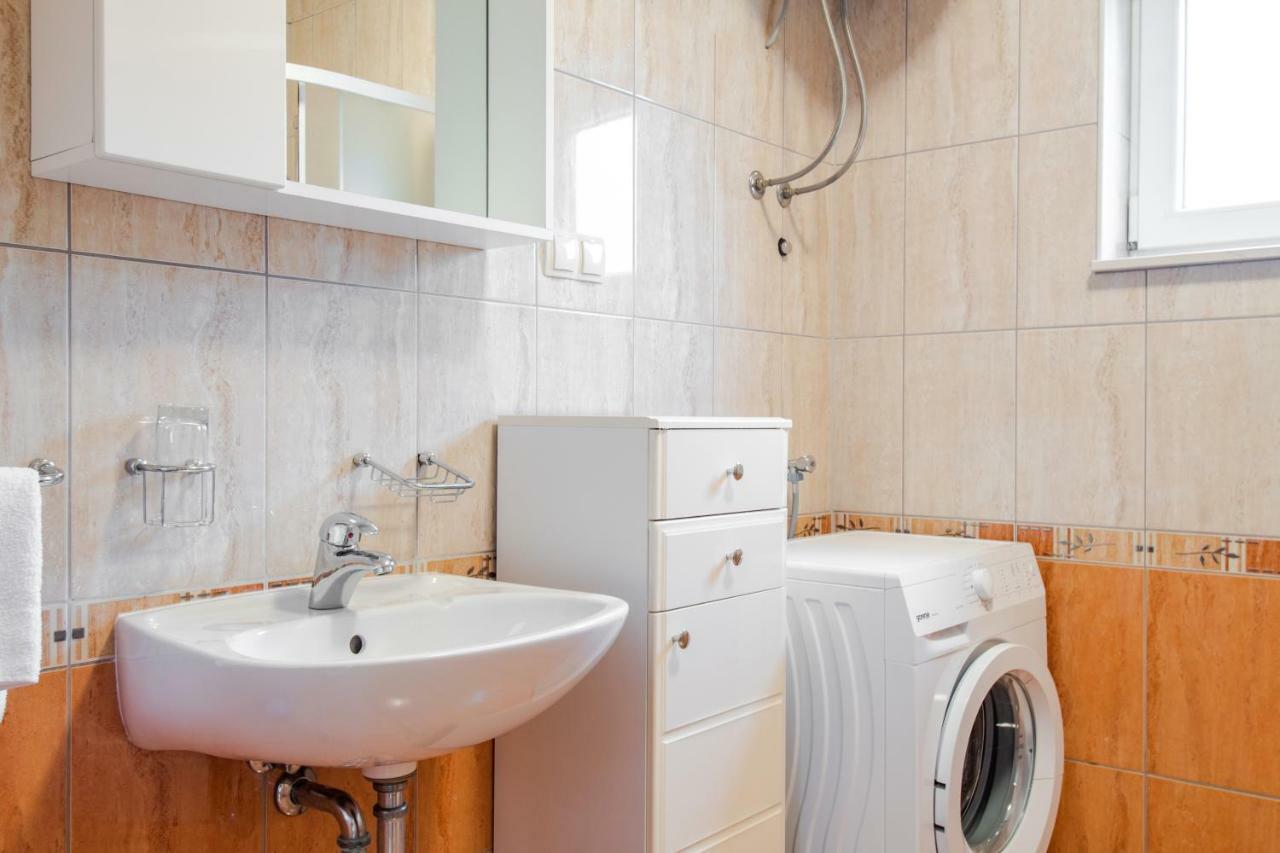 Apartments Mijo Дуги-Рат Экстерьер фото