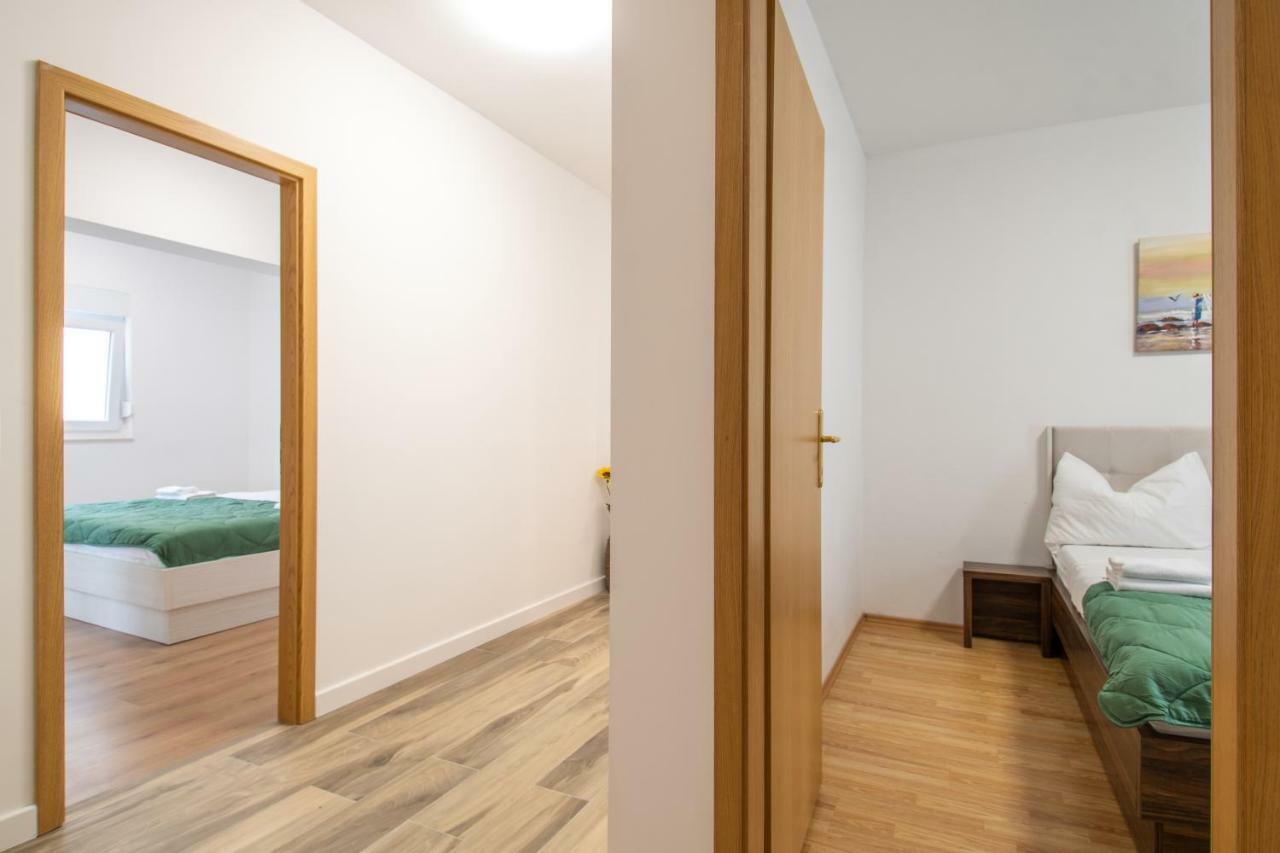 Apartments Mijo Дуги-Рат Экстерьер фото