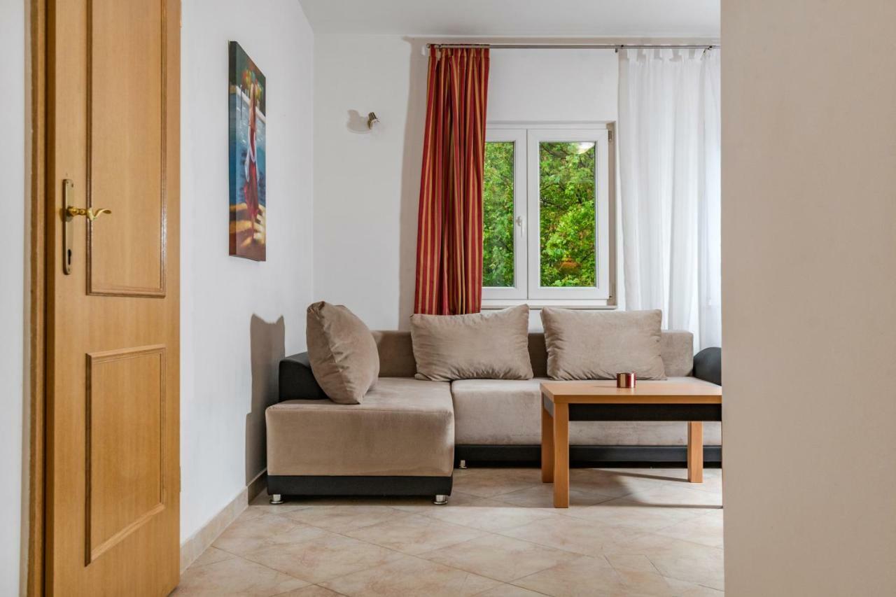 Apartments Mijo Дуги-Рат Экстерьер фото