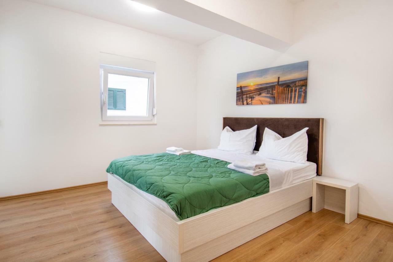 Apartments Mijo Дуги-Рат Экстерьер фото