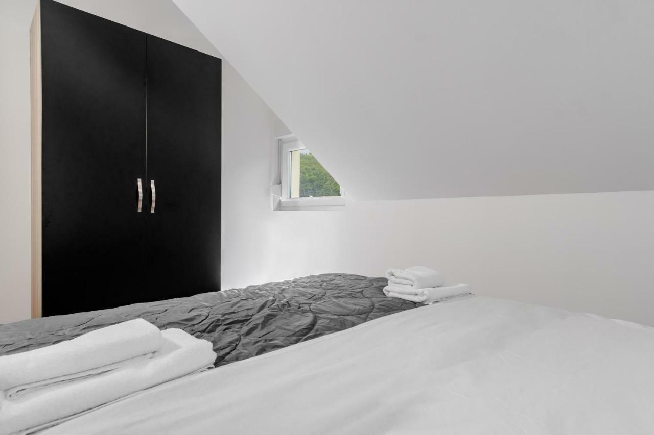 Apartments Mijo Дуги-Рат Экстерьер фото