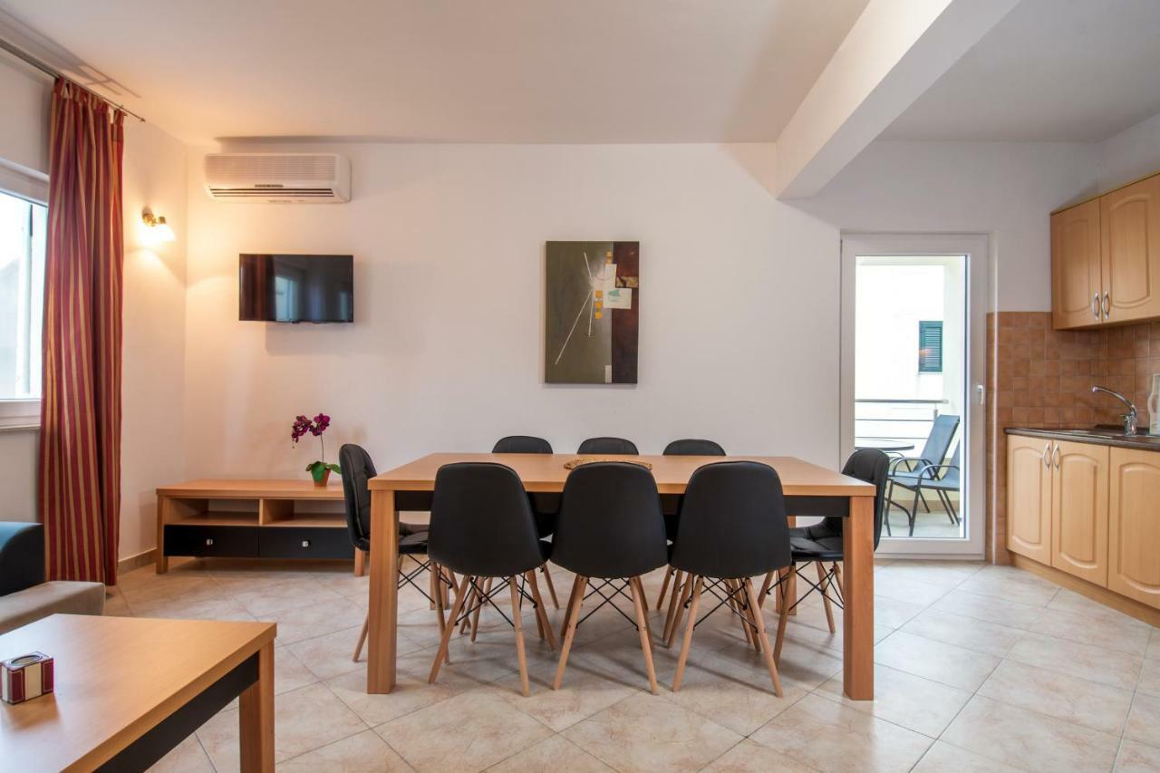 Apartments Mijo Дуги-Рат Экстерьер фото