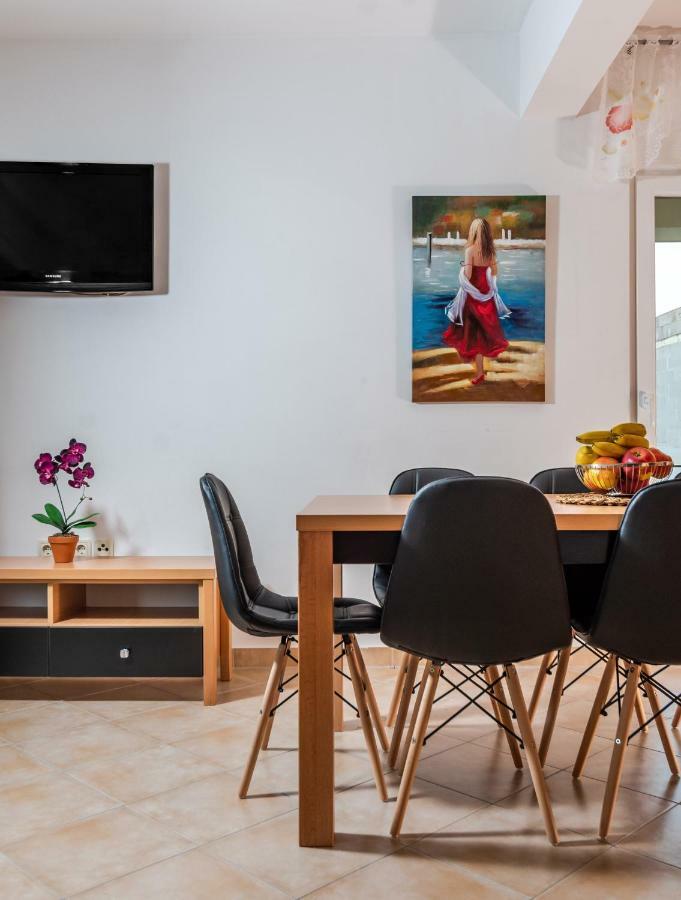 Apartments Mijo Дуги-Рат Экстерьер фото