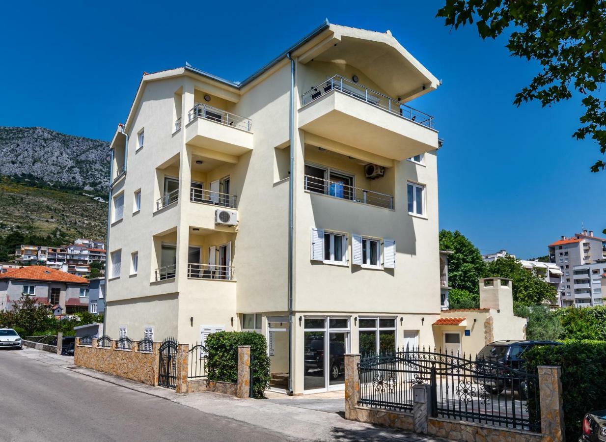 Apartments Mijo Дуги-Рат Экстерьер фото